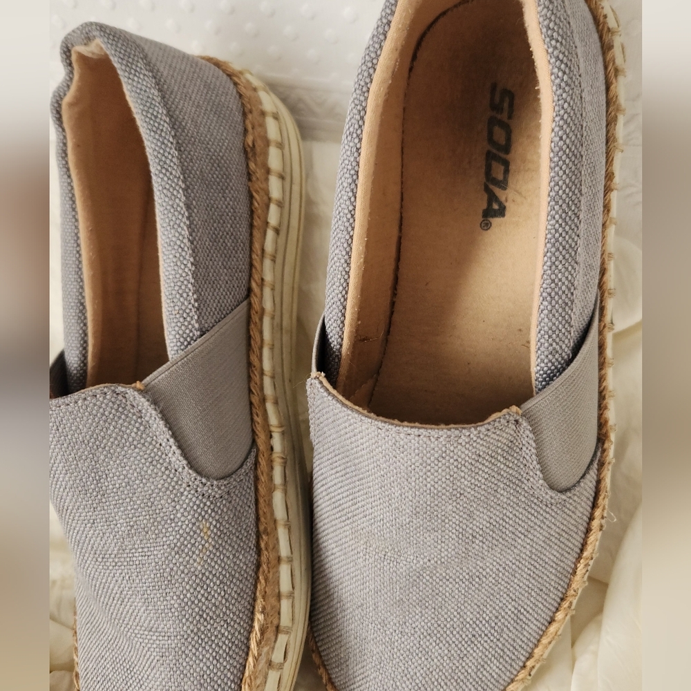 LADIES 8 SODA SLIP ON SHOES